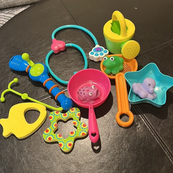 Bundle: Alex Fishing In The Tub Toy, Summer Sand Fun Toys and More - Picture 3 of 12